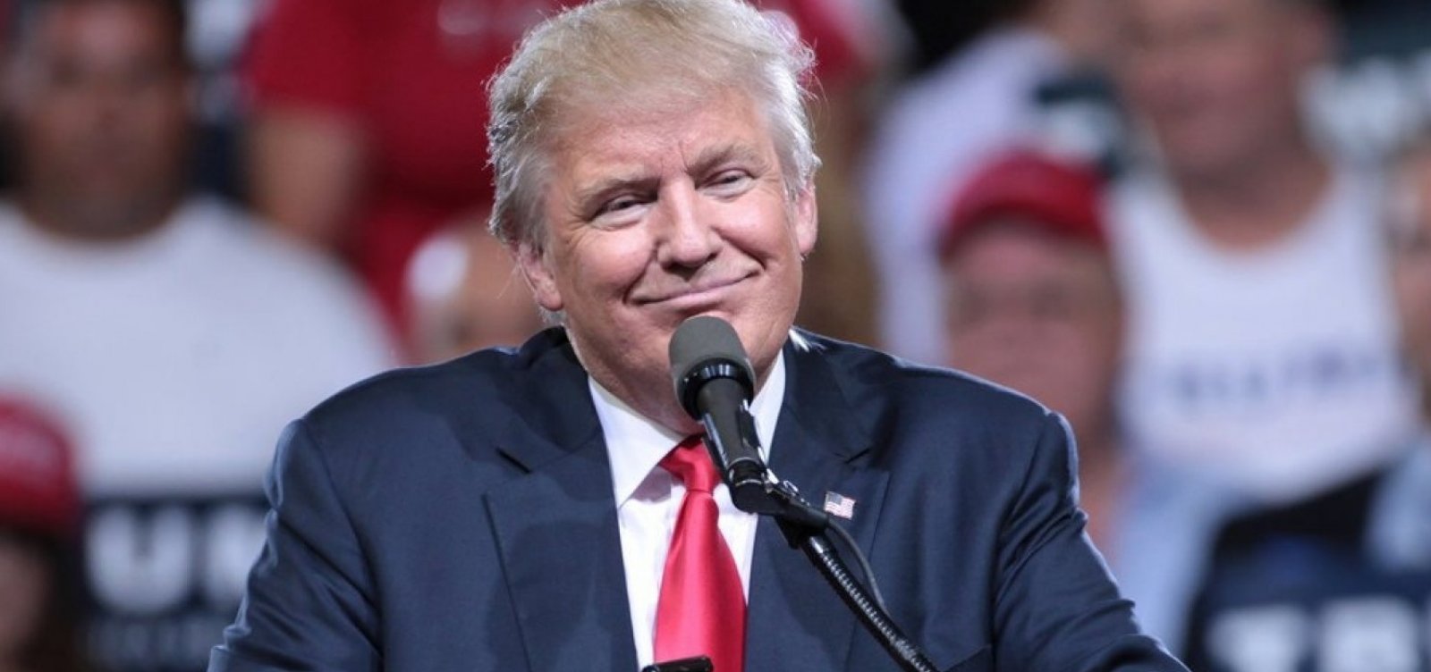 Donald Trump é indiciado em caso de suborno a atriz pornô; fato é inédito no país