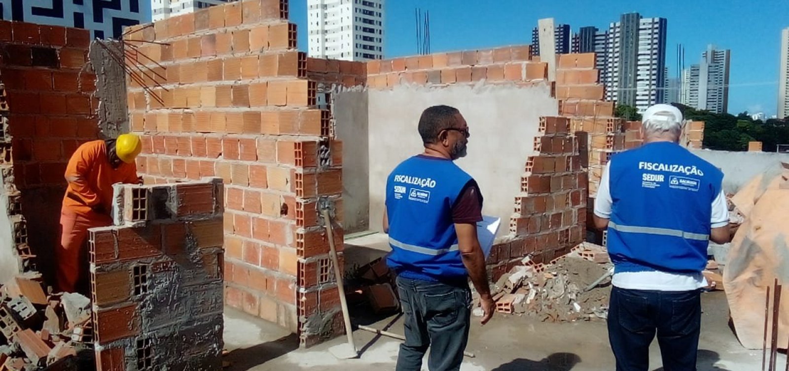 Prefeitura derruba pavimento de obra irregular próximo ao Terreiro da Casa Branca