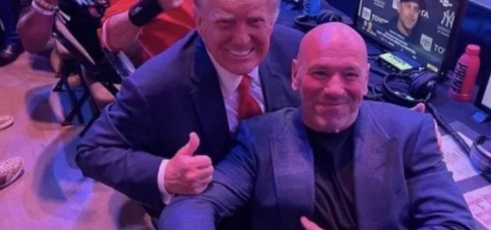 Réu na justiça internacional, Donald Trump vai a luta de UFC na Flórida