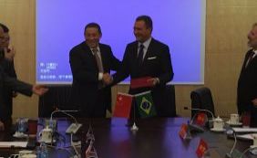 Em busca de investimentos, Rui assina acordo com empresas chinesas