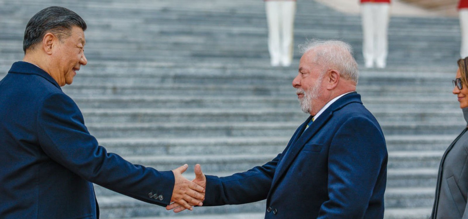 Em encontro com Xi Jinping, Lula diz que "ninguém vai proibir que Brasil aprimore relações" com China