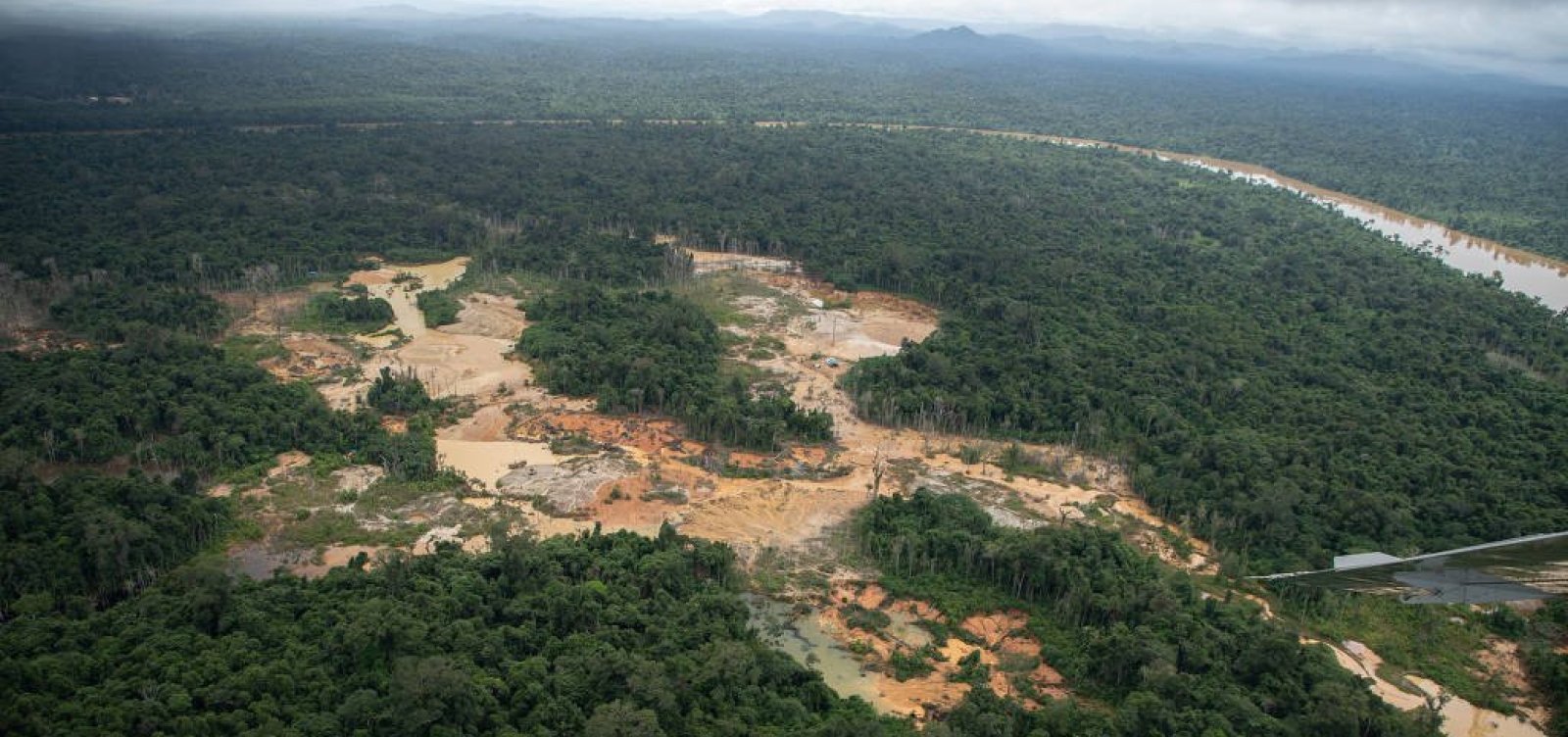 ONG encontra 176 escavadeiras em terras Yanomami