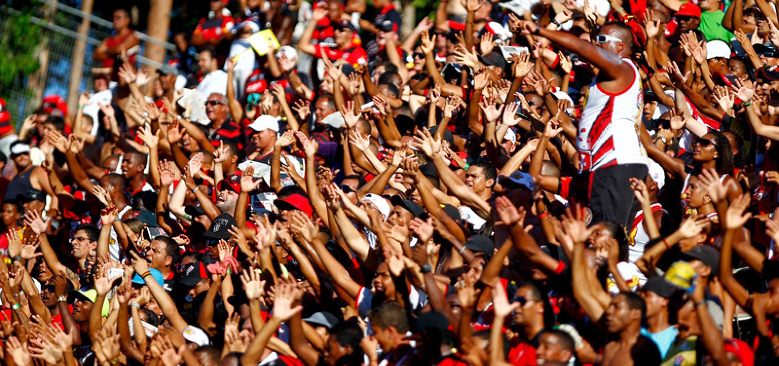 Vit&oacute;ria estreia na S&eacute;rie B com goleada em cima da Ponte Preta