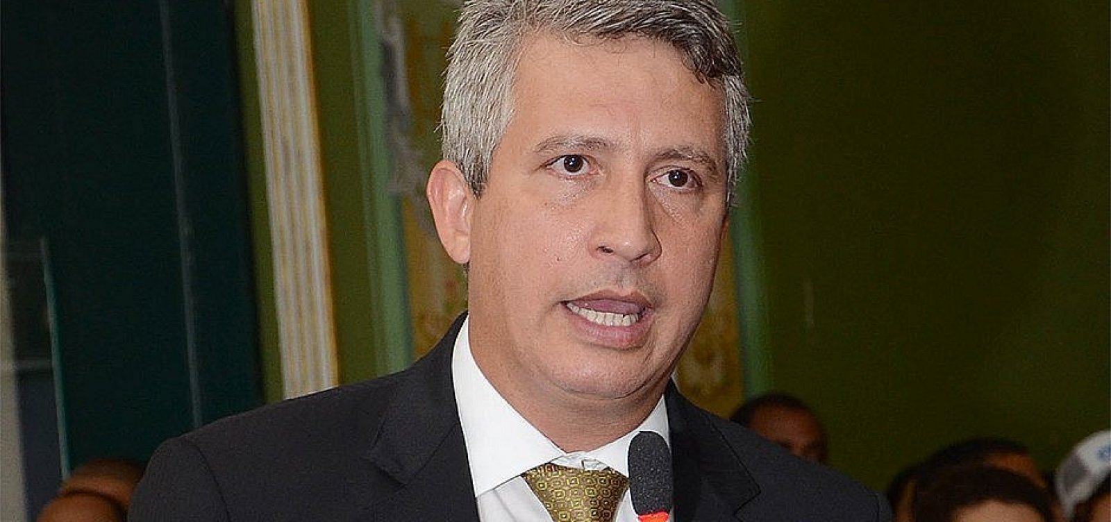 Carballal viaja para fora do país em meio à indefinição sobre nomeação