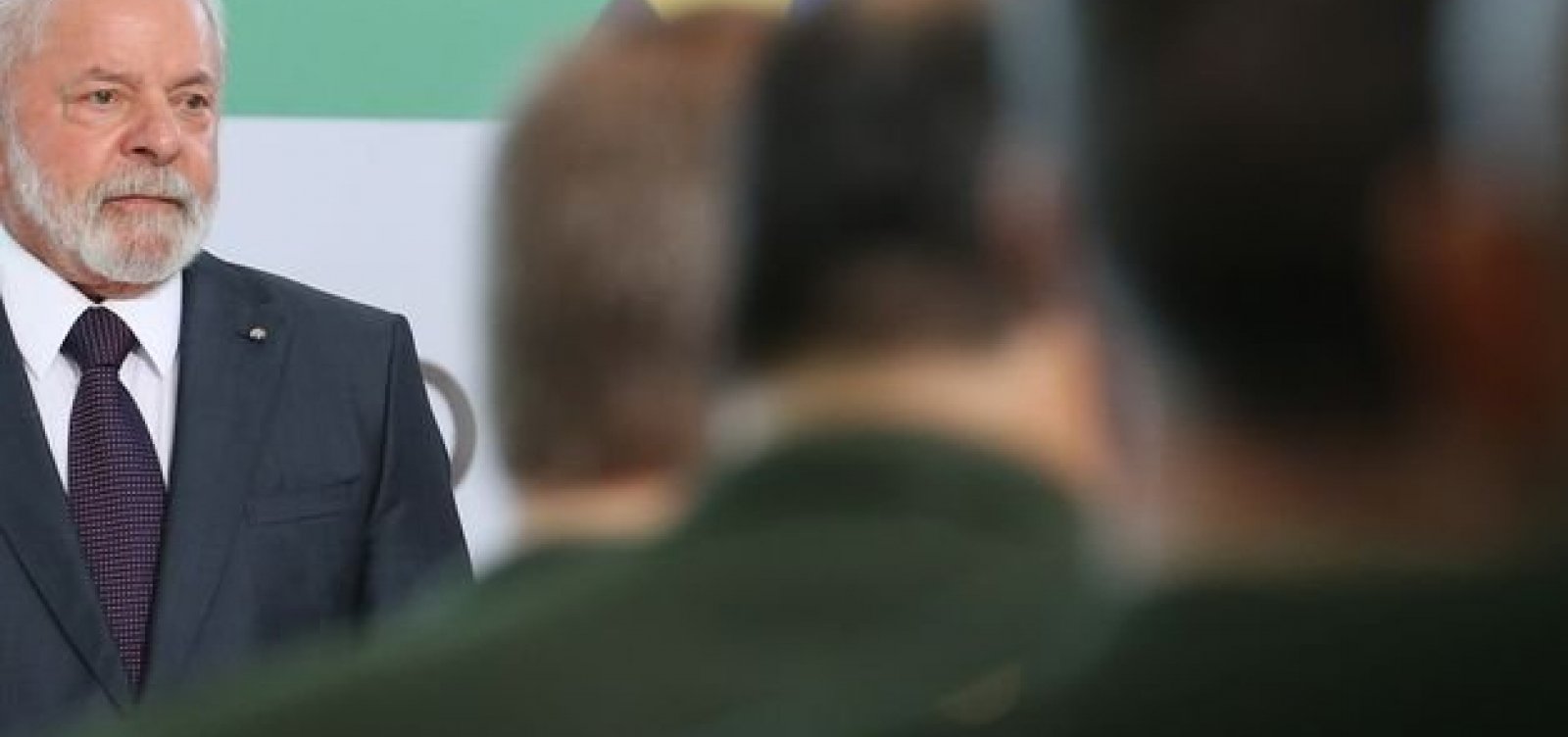 Ap&oacute;s recorde de Bolsonaro, Lula reduz 200 militares da ativa no governo