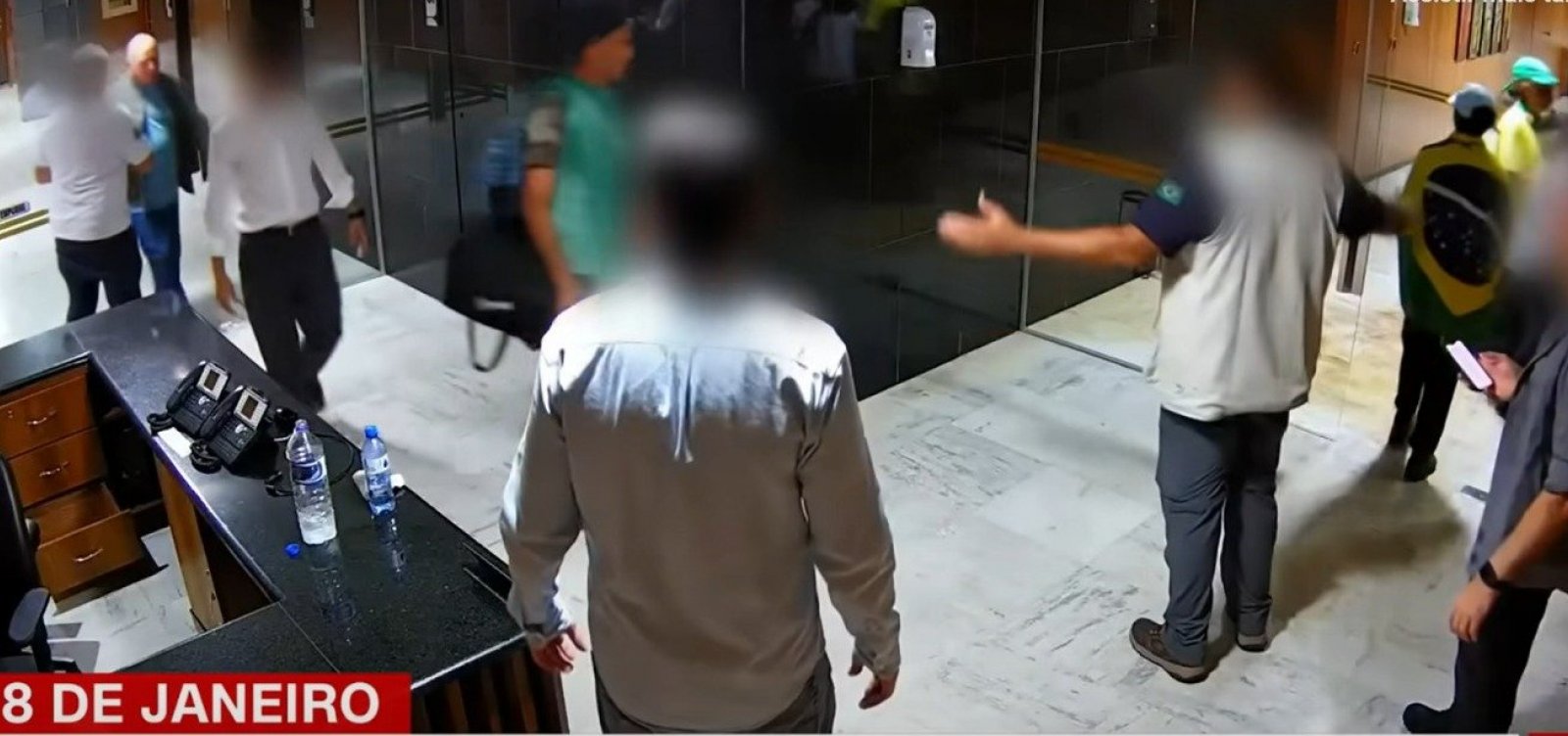 Câmeras mostram ministro do GSI no Palácio do Planalto durante ataques do 8 de janeiro - Metro 1