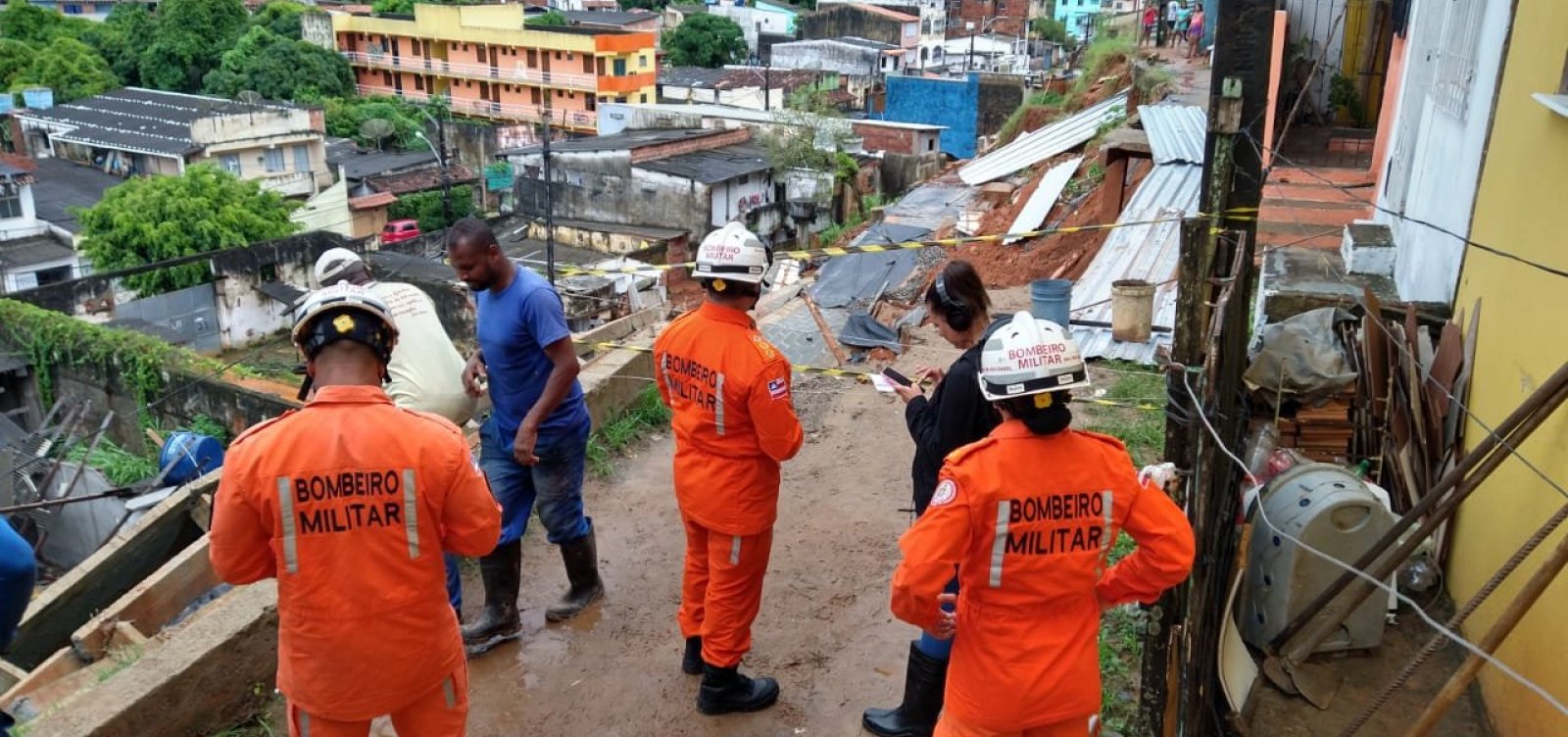 Reforço de bombeiros é enviado para cidades atingidas pela chuva no sul da Bahia
