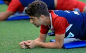 Luisinho sofre pancada em treino e é vetado de partida pelo Bahia