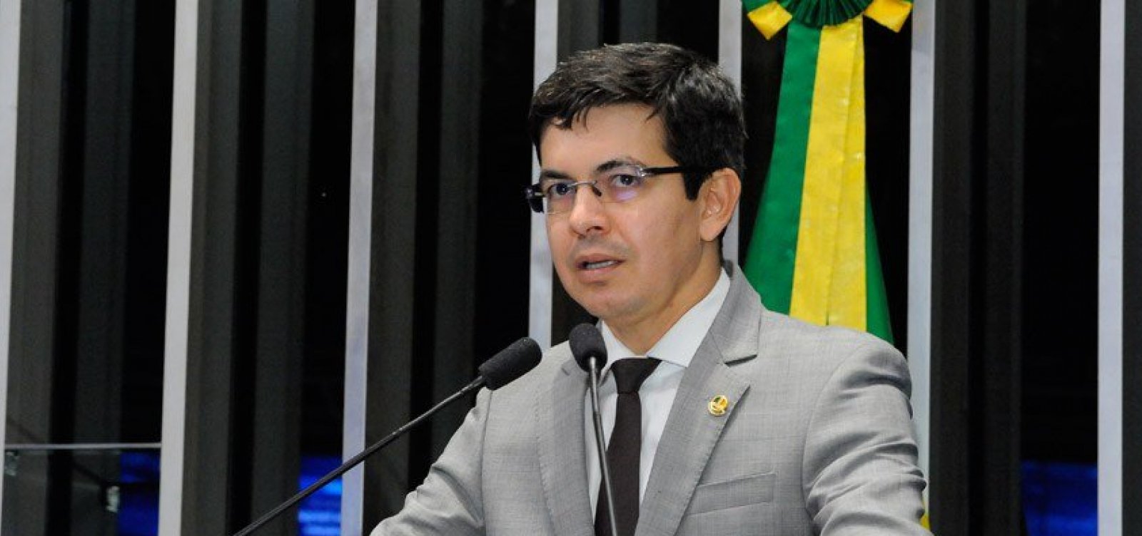 Randolfe quer abertura de inqu&eacute;rito contra Google ap&oacute;s ataque ao PL das Fake News