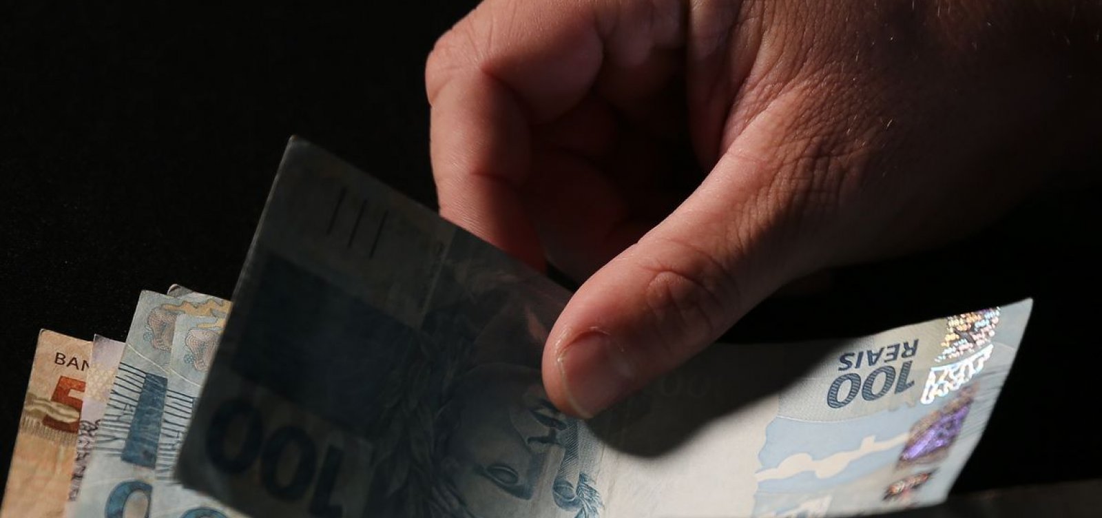 Governo antecipa para maio o pagamento do 13&ordm; de benefici&aacute;rios do INSS