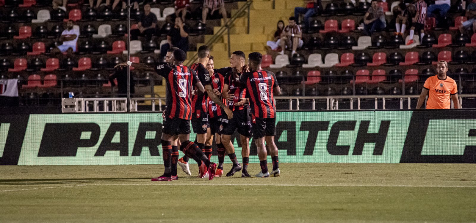 Com Defesa Intacta, Vitória Bate O Botafogo-SP E Mantém 100% Na Série B ...