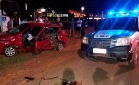 Estudante pula de carro para fugir de sequestro e bandidos colidem veículo