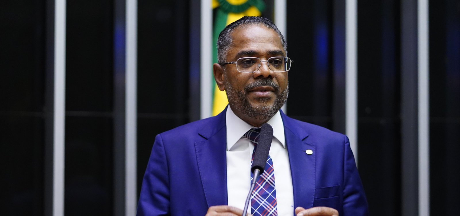 Deputado Márcio Marinho destina R$ 2,3 milhões em verba pública para asfaltar área de Igreja onde atua como bispo