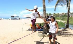 Projeto Passando o Rodo nas praias conta com prática gratuita do slackline