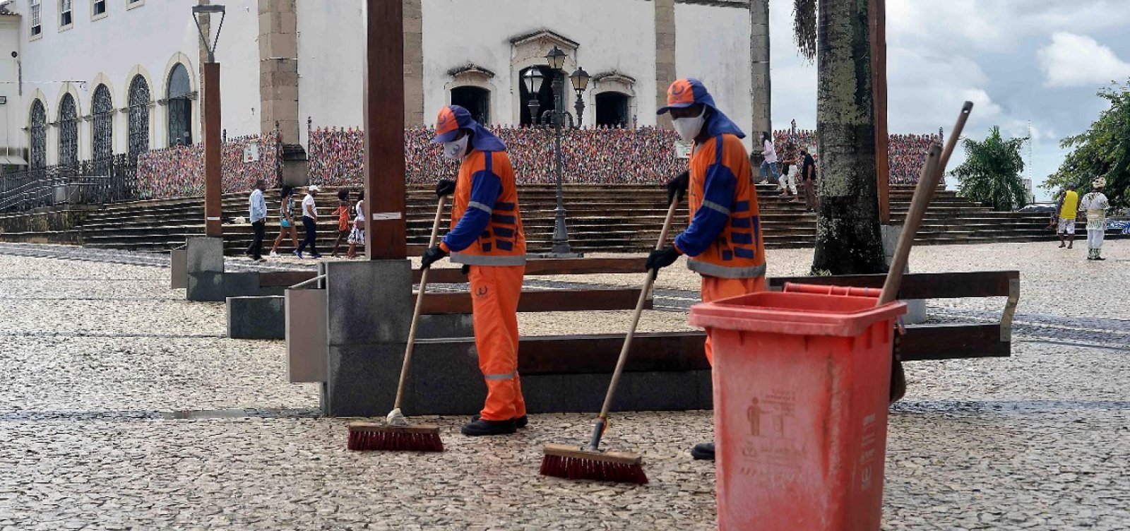 Dia do Gari é comemorado nesta terça; categoria reúne 5 mil trabalhadores em Salvador