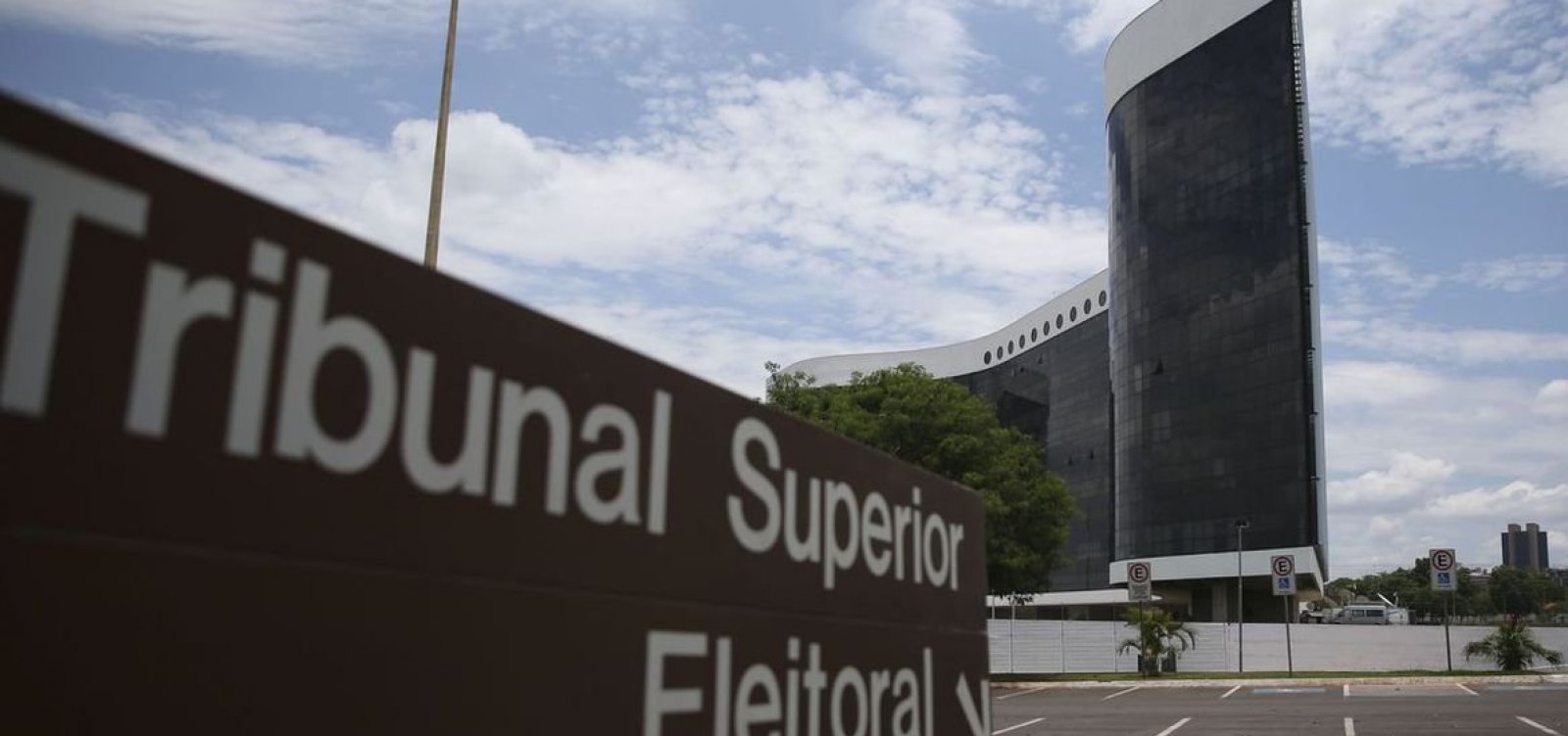 TSE multa Flávio Bolsonaro, Carla Zambelli e Mara Gabrilli em R$ 10 mil por associar Lula a caso Celso Daniel