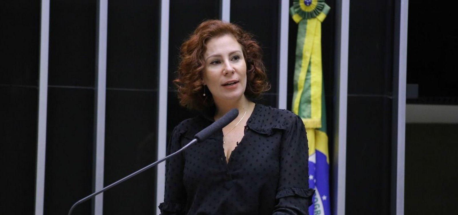 Carla Zambelli diz ter mal súbito, mas diagnóstico é de Covid-19 