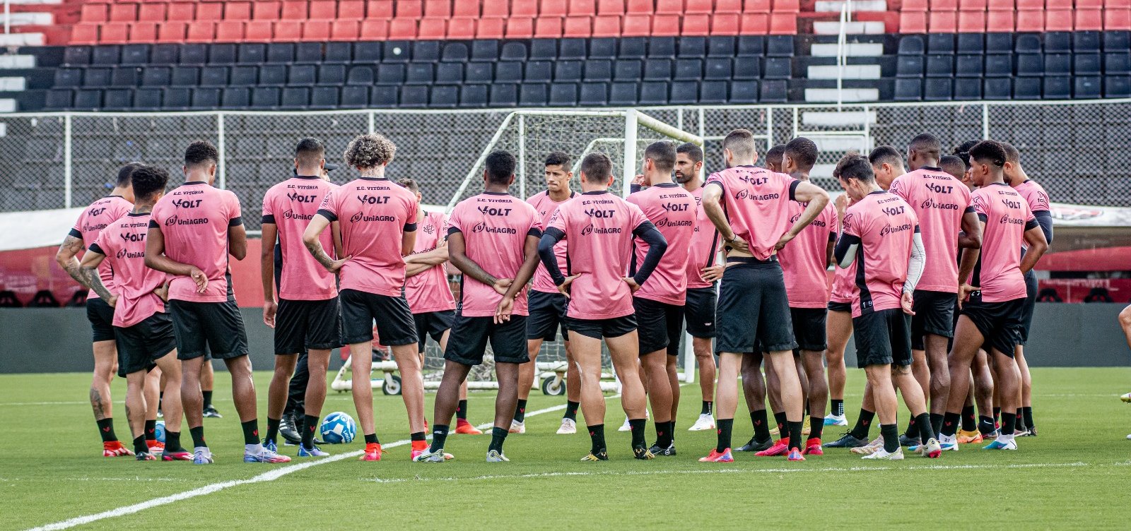 Vitória enfrenta CRB nesta quarta-feira no Barradão