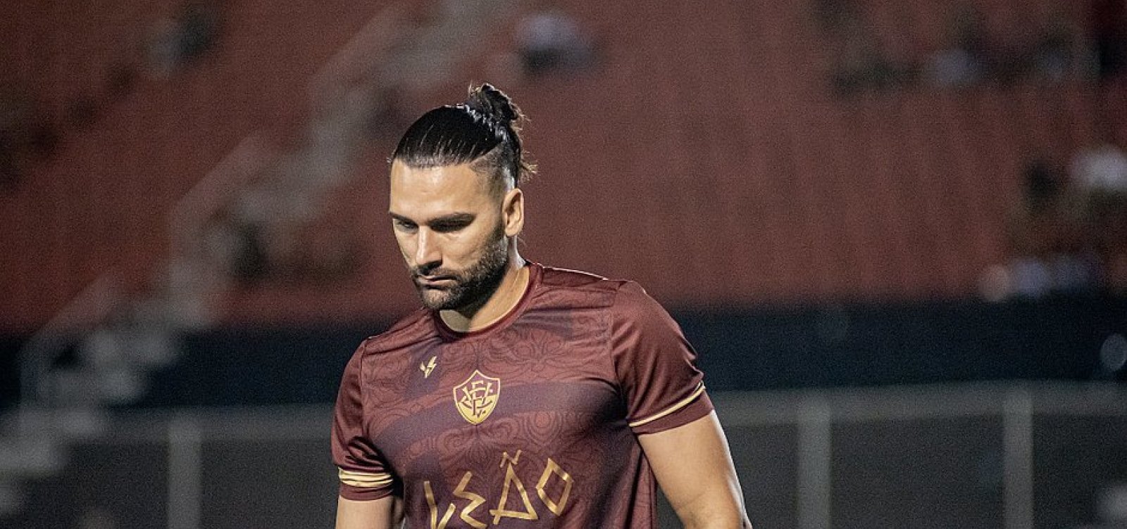 Léo Gamalho sofre torção no tornozelo e volta a desfalcar o Vitória