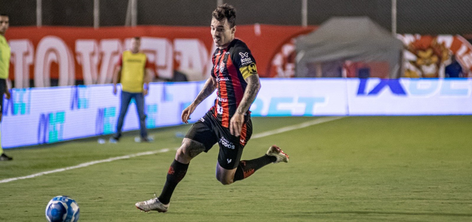 Para manter ponta da tabela na Série B, Vitória encara o Avaí neste sábado