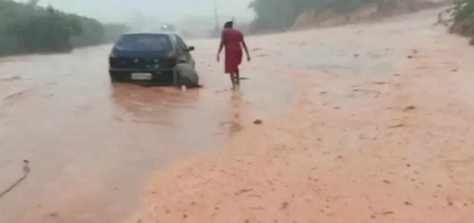 Temporal alaga ruas de Entre Rios e deixa mais de 100 famílias desabrigadas