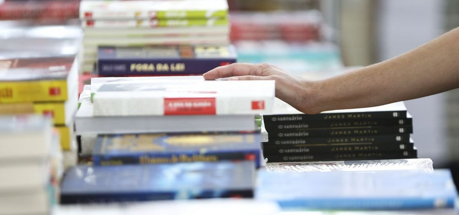 Edufba lança livros com 30% de desconto em festival 