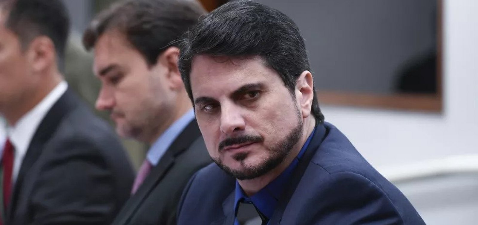 Quebra de decoro? Senador posta foto comparando genitália à de Flávio Dino e é rechaçado nas redes sociais