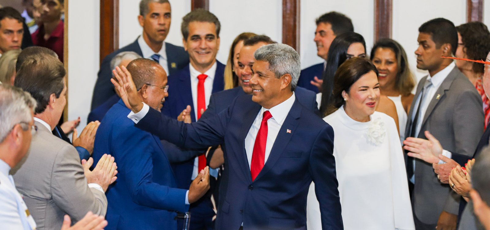 Oposição na AL-BA e Jerônimo vivem "lua de mel" e maioria dos projetos é aprovado por unanimidade