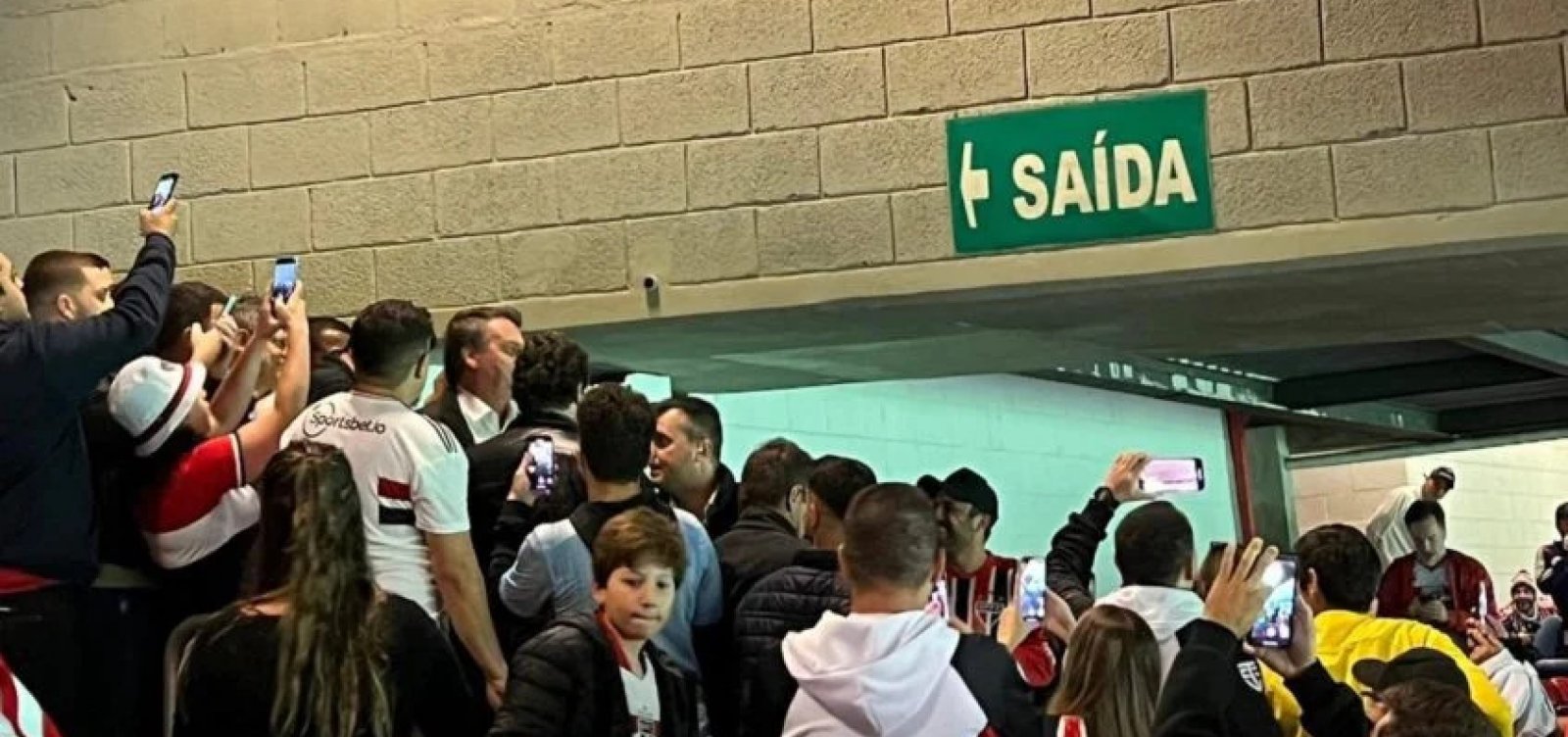 Em clima de campanha, Bolsonaro vai ao Morumbi e é recebido com vaias e aplausos; veja vídeo