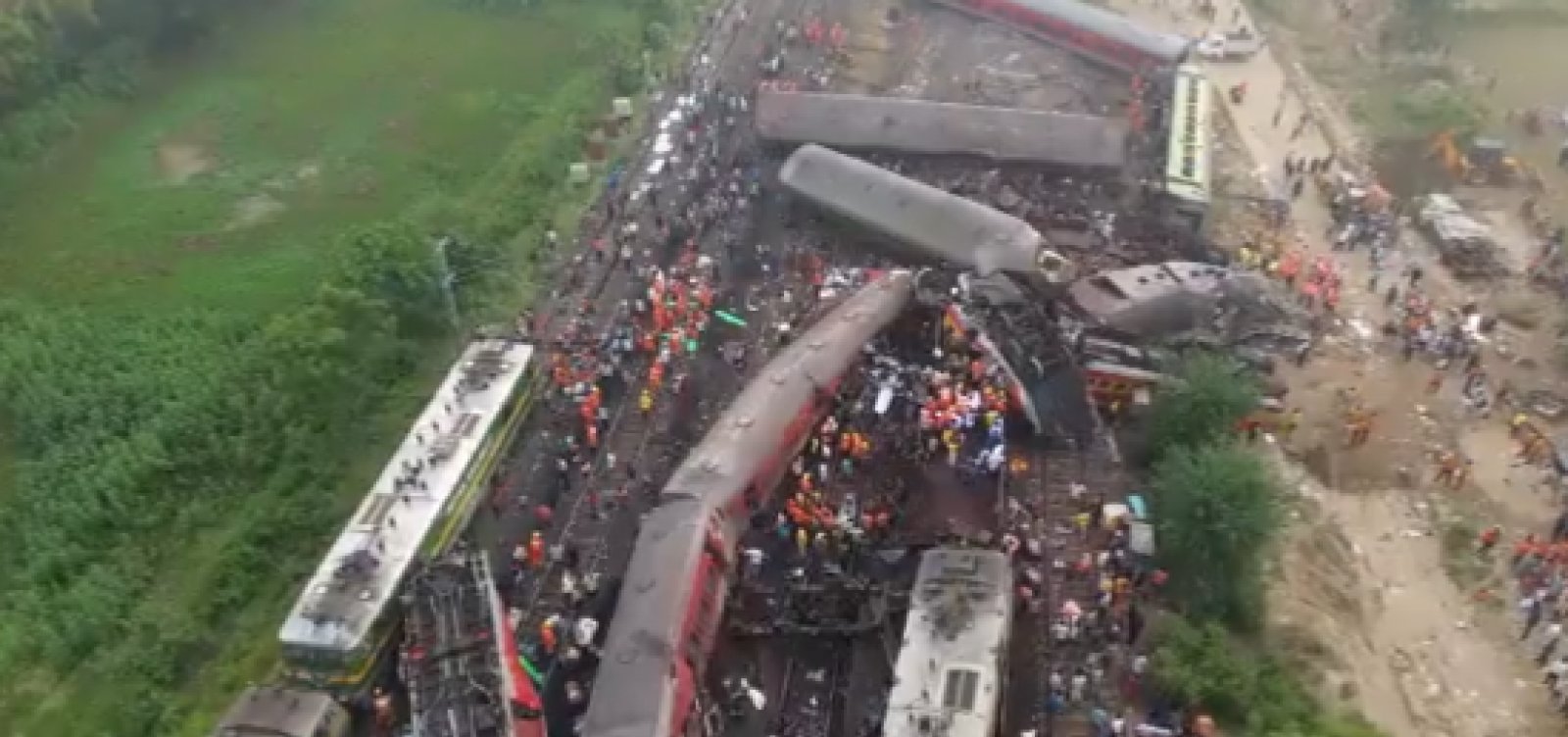 Acidente de trem na Índia deixa 288 mortos e mais de 850 feridos