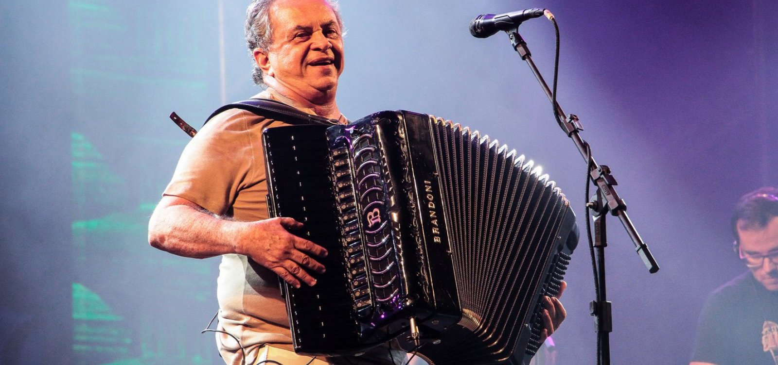 Flávio José é anunciado na programação de São João na Bahia após polêmica pela redução no tempo de show 