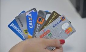 Taxa de juros em cartão de crédito atinge maior nível em 20 anos