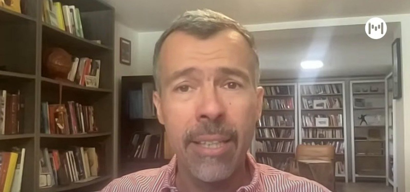 "Uma caixa de supermercado na Suíça ganha pelo menos 1/3 do salário de um médico. Isso se chama paz social", diz Jamil Chade