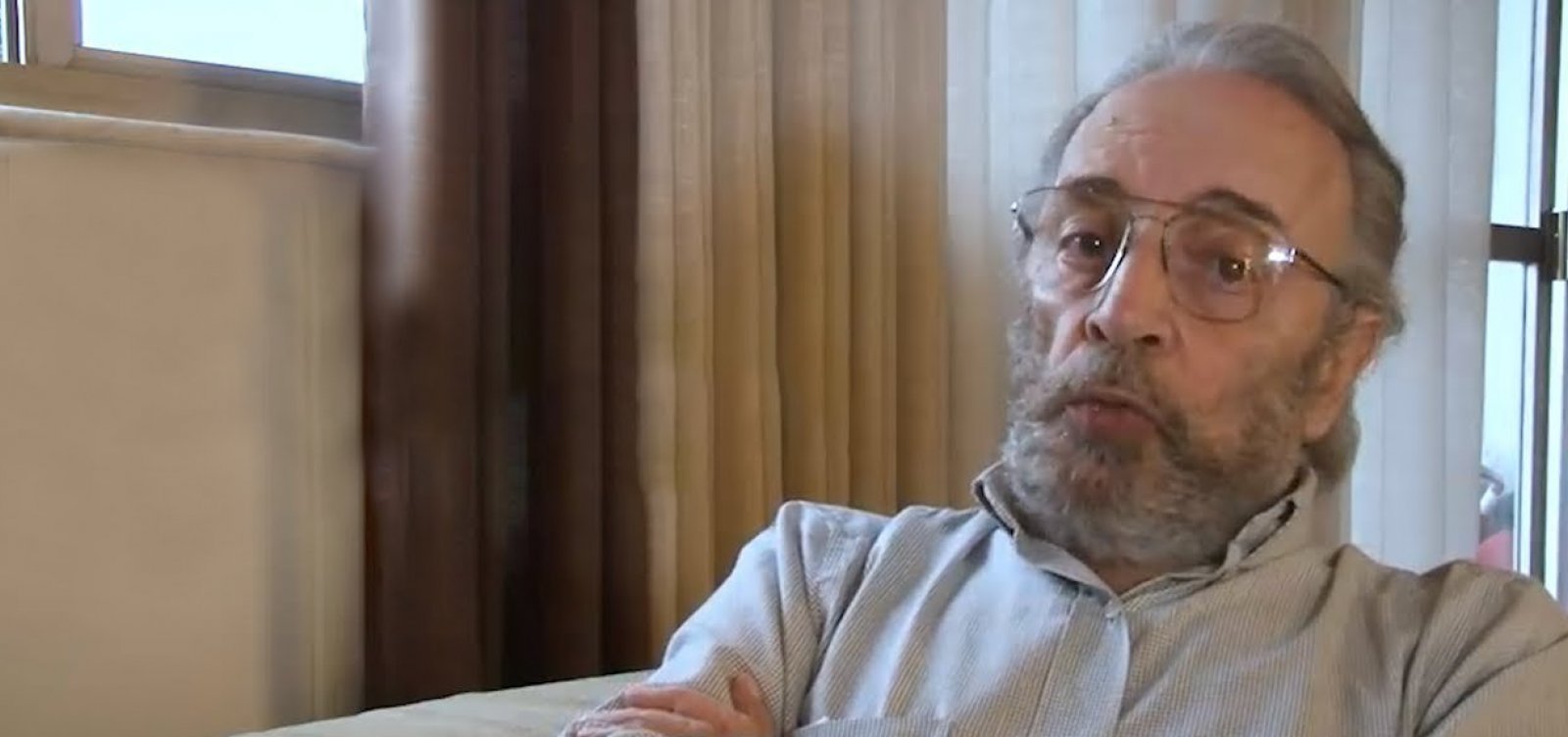 Empreitadas golpistas de Bolsonaro tiraram foco de seus gastos ilegais, diz Jânio de Freitas