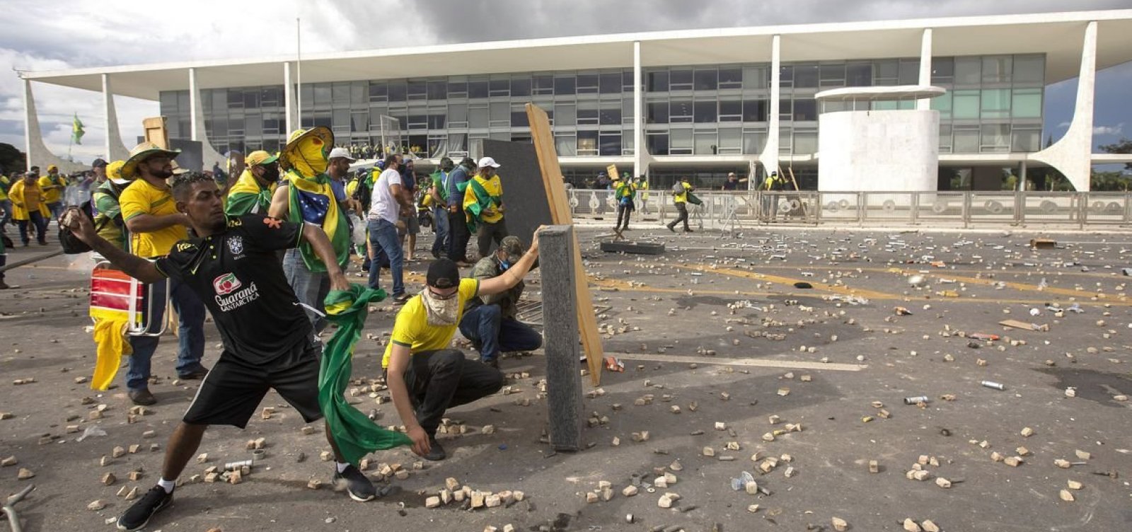 STF forma maioria para tornar r&eacute;us mais 70 denunciados por participa&ccedil;&atilde;o nos atos golpistas do 8 de janeiro