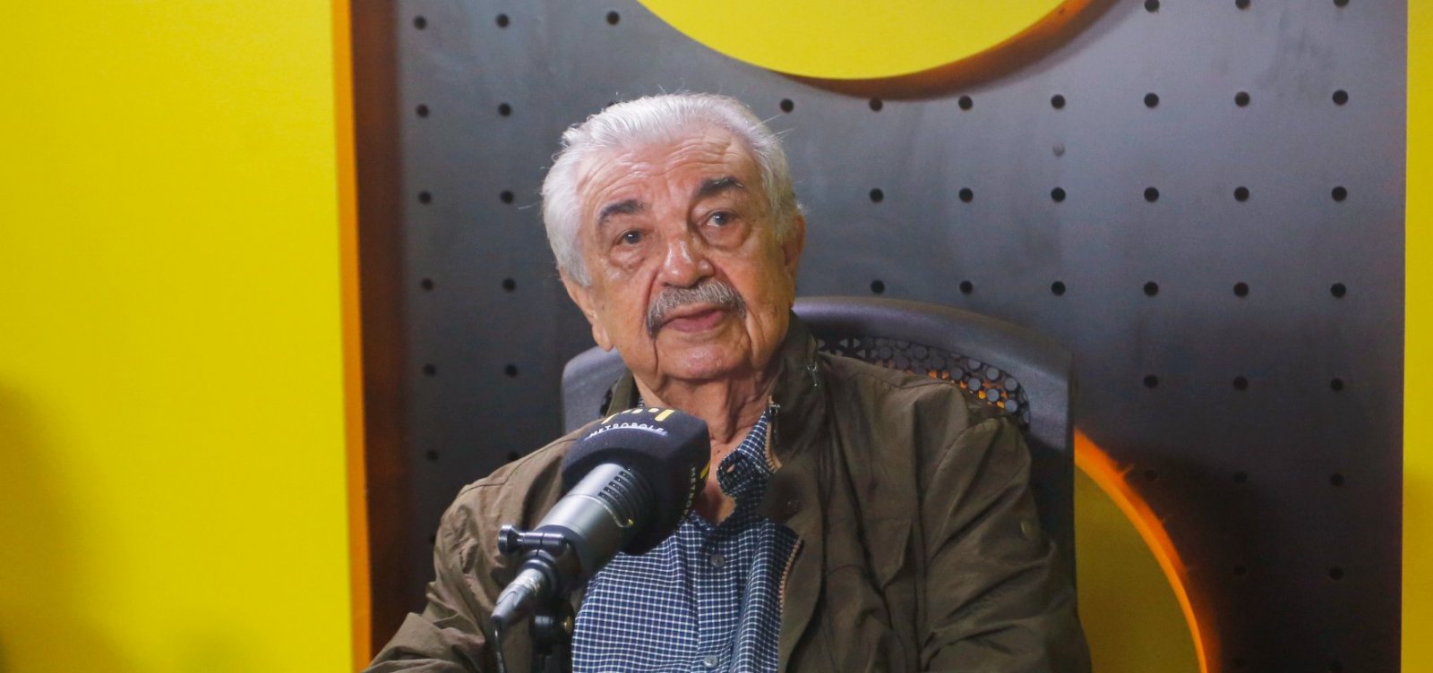 “Tomei o jornalismo como fatalidade e fui jornalista por toda vida”, diz Florisvaldo Mattos ao relembrar carreira profissional