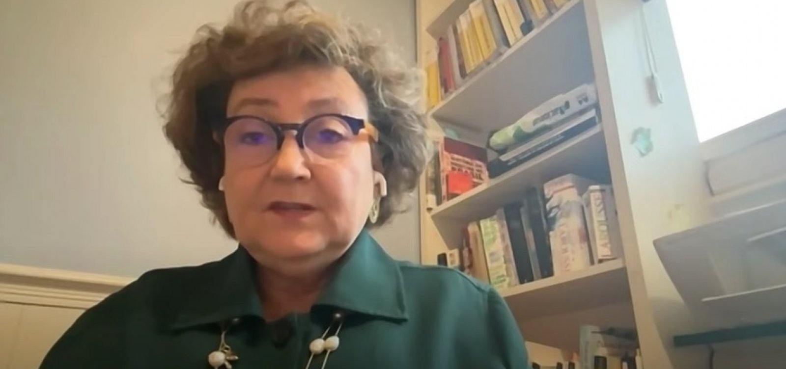"Cigarros eletrônicos são a nova desgraça que contamina a juventude", diz pesquisadora da Fiocruz