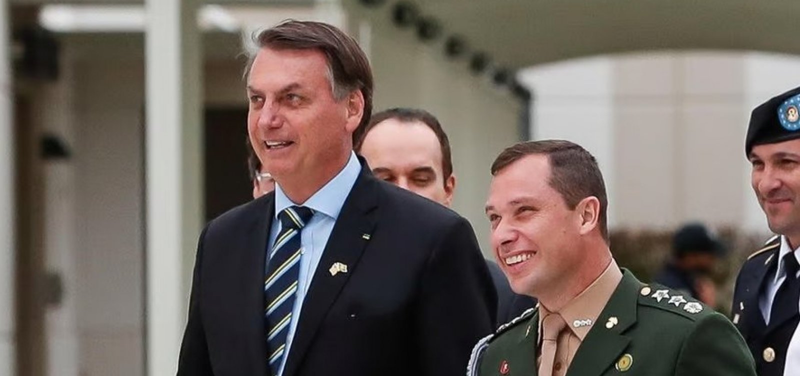 PF encontra "roteiro do golpe" e trocas de mensagem pedindo intervenção militar em celular de Mauro Cid