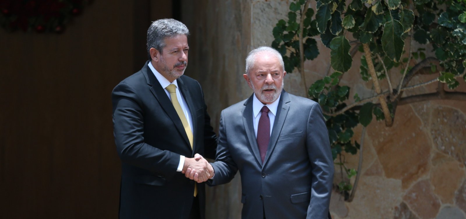 Arthur Lira se reúne com Lula e nega ter tratado de mudanças nos ministérios