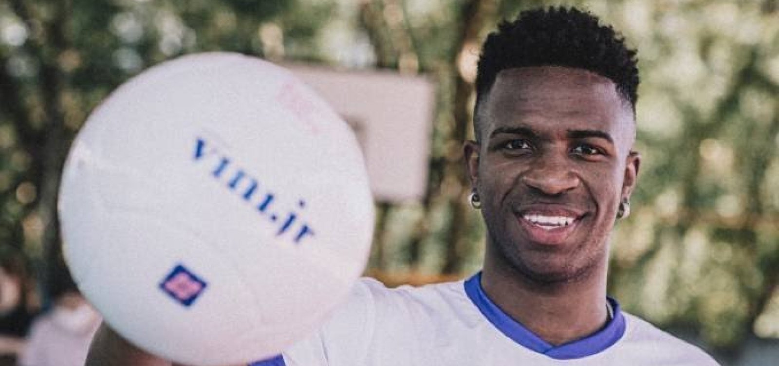 Vini Jr. condena ataque racista sofrido por seu assessor e cobra providências 