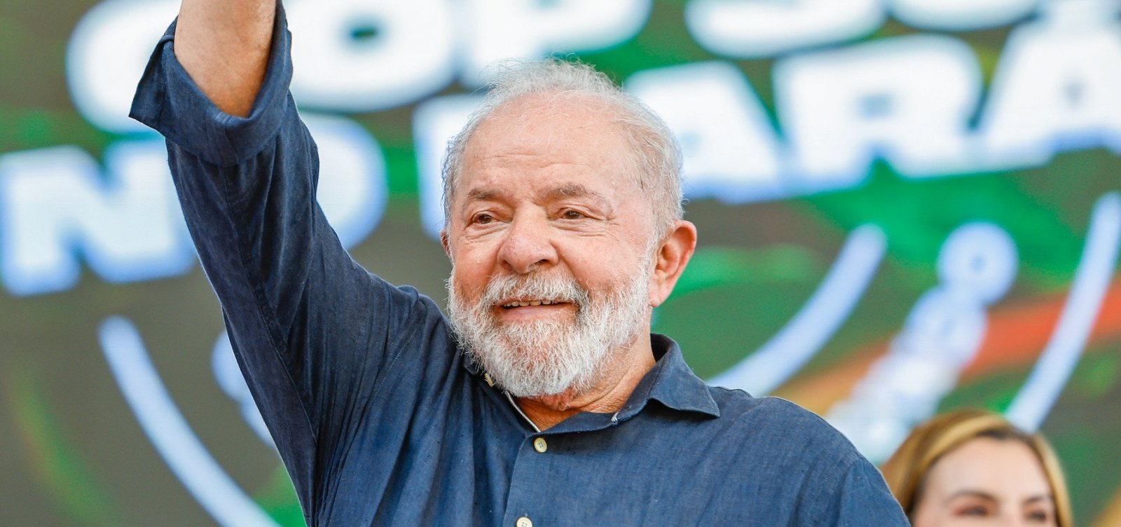 Em live, Lula critica Bolsonaro: "Se trancou dentro de casa para ficar preparando golpe"