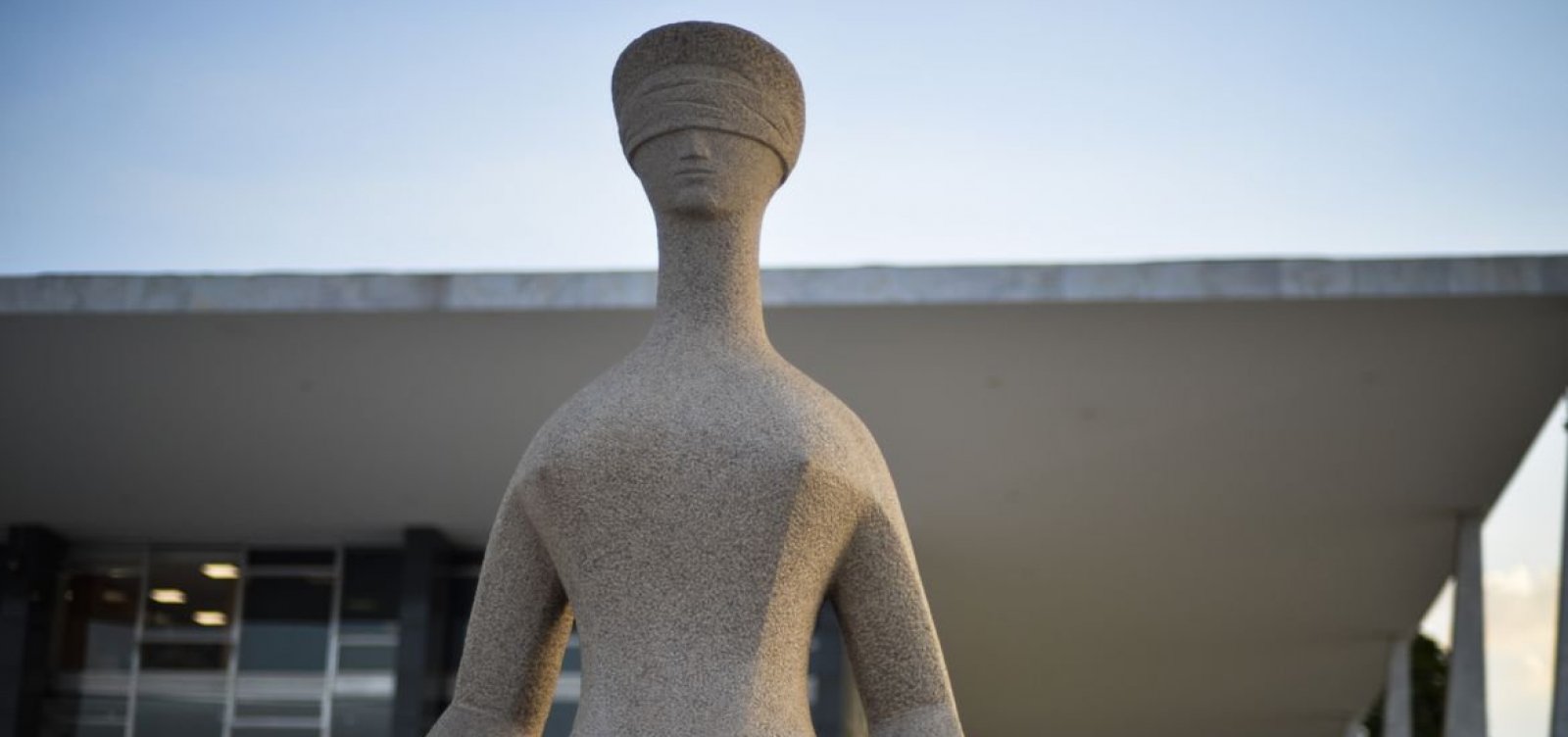 Parlamentares e partidos vão ao STF a cada dois dias contra atos do governo e do Congresso