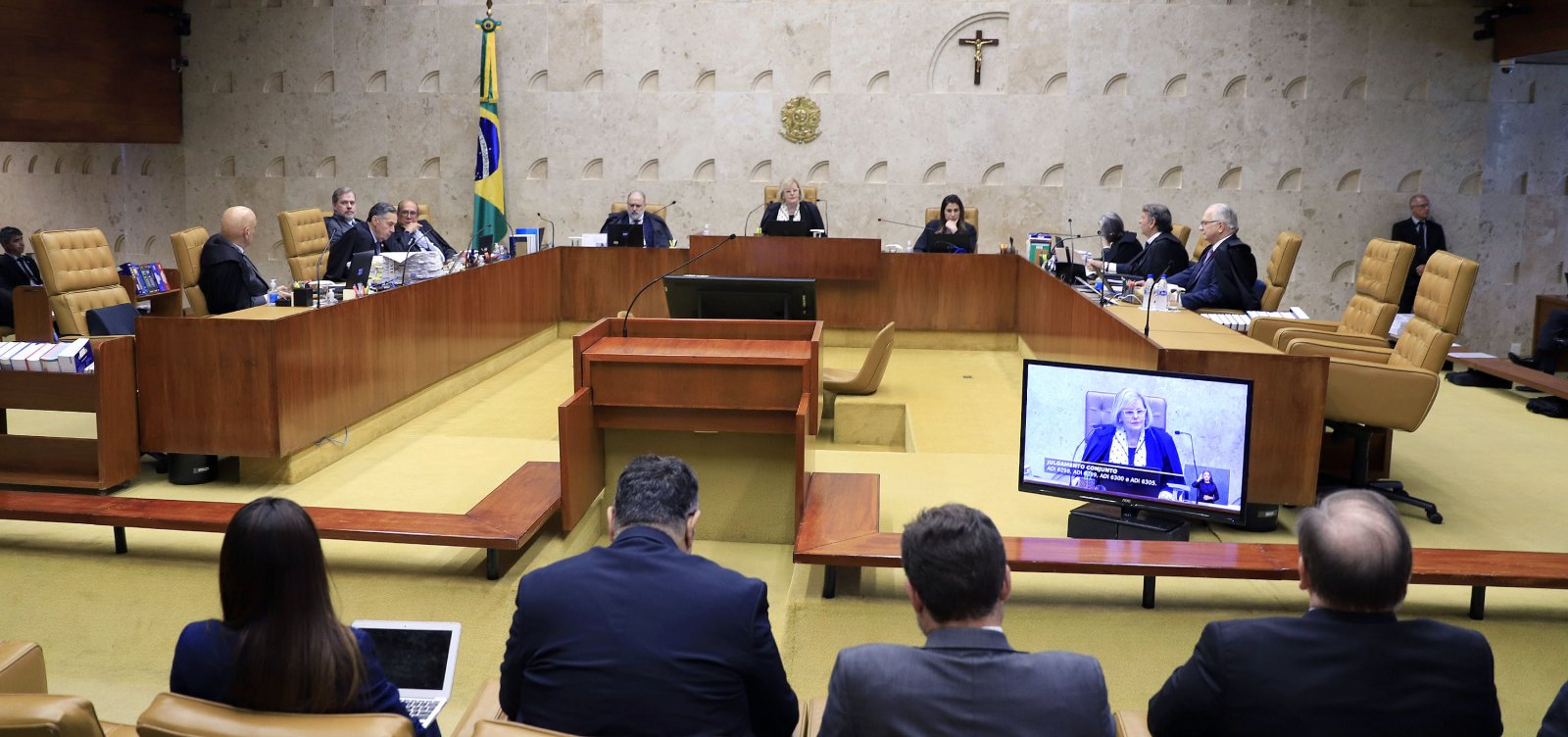 Durante sessão do STF, Gilmar Mendez e Luiz Fux batem boca em julgamento sobre juízo de garantias