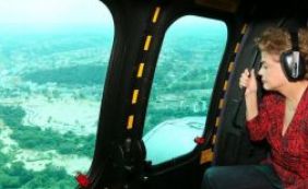 Dilma sobrevoa áreas atingidas por chuva em SP e diz estar impressionada