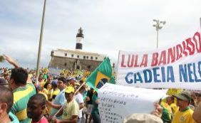Manifestações têm adesão inédita de políticos neste domingo