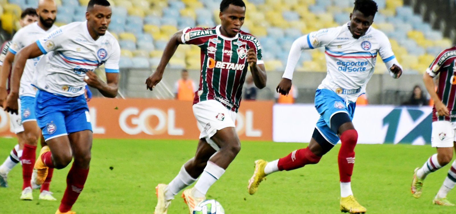 Com um a mais, Bahia leva virada do Fluminense e frustra sequência positiva na Série A