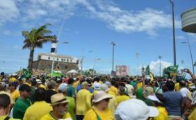 Milhares de pessoas se reúnem na Barra para protestos contra o governo PT