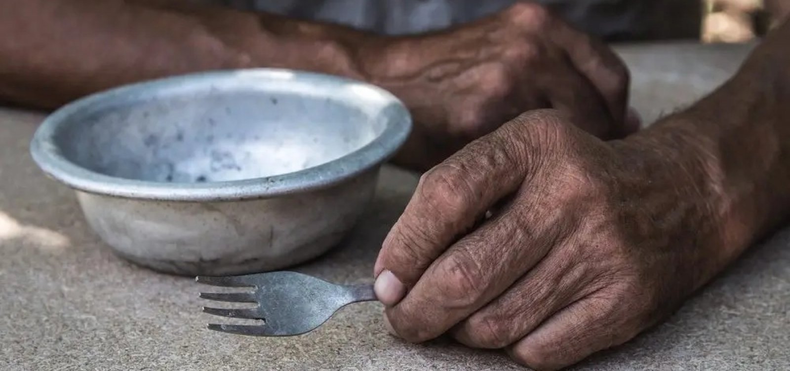 Fome alcan&ccedil;a 22% das fam&iacute;lias de mulheres negras e 8% de homens brancos, diz estudo