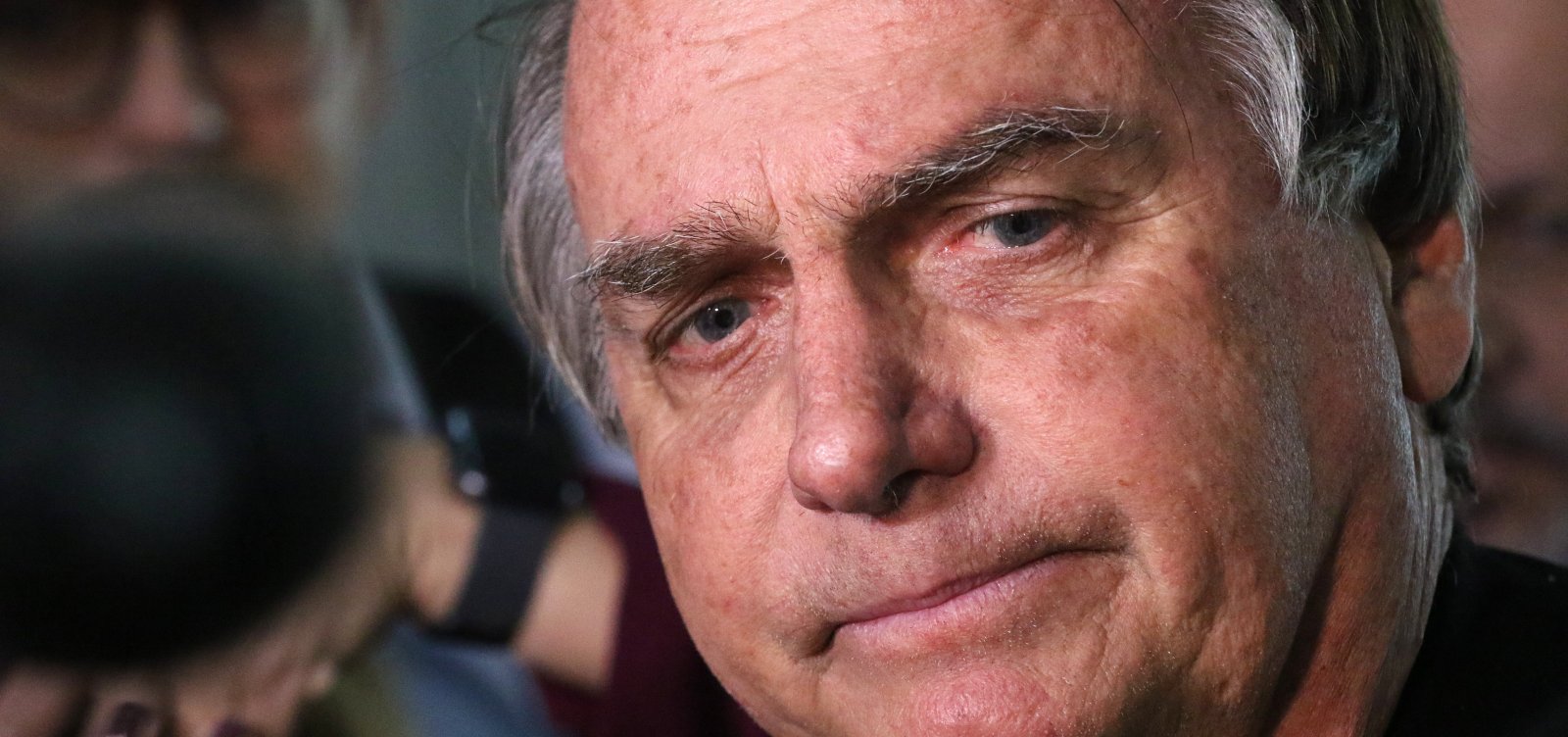 Após decisão que o tornou inelegível, Bolsonaro diz que recebeu “uma facada nas costas”