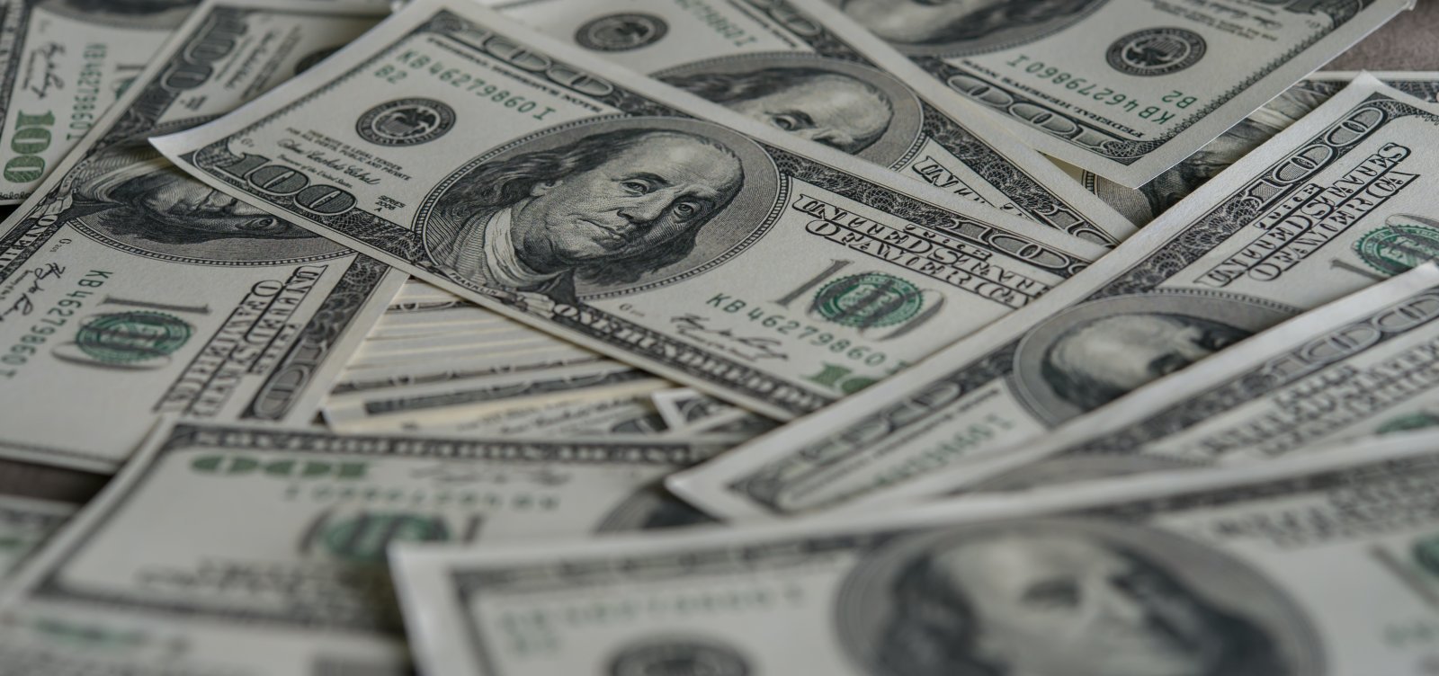 D&oacute;lar encerra semestre com desvaloriza&ccedil;&atilde;o de 9,27%